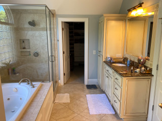 Before and After: 3 Bathroom Makeovers That Got Rid of the Tub (9 photos)