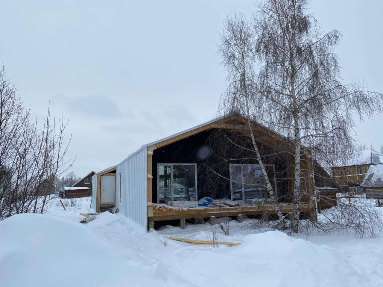 Дом у березы