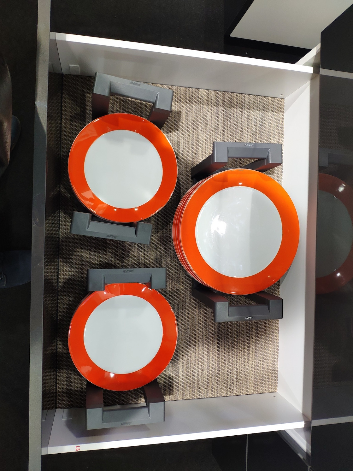 Стильная современная кухня в ТОПовой комплектации