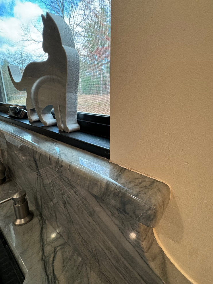 Inspiration for a mid-sized transitional u-shaped laminate floor and brown floor eat-in kitchen remodel in Boston with an undermount sink, shaker cabinets, brown cabinets, quartz countertops, black appliances, an island and multicolored countertops