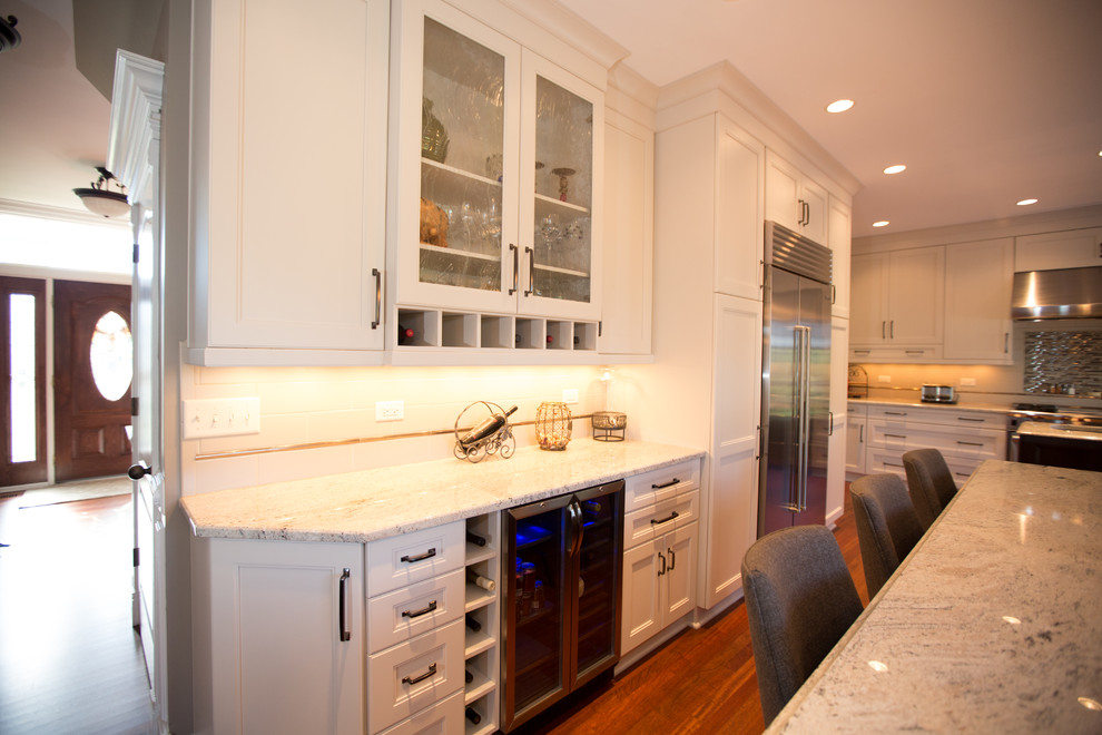 Transitional kitchen photo in Chicago