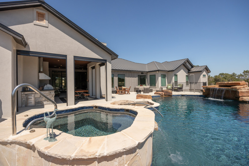 Example of a transitional pool design in Austin