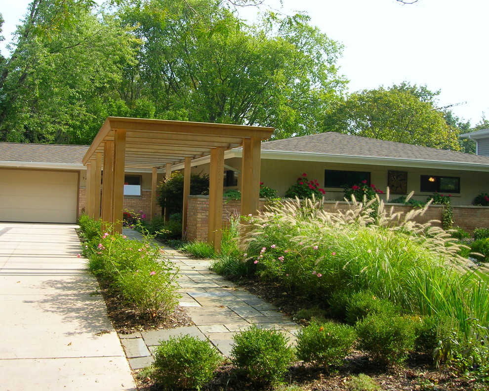 Mid-sized midcentury front yard full sun xeriscape in Detroit with a garden path and natural stone pavers for summer.