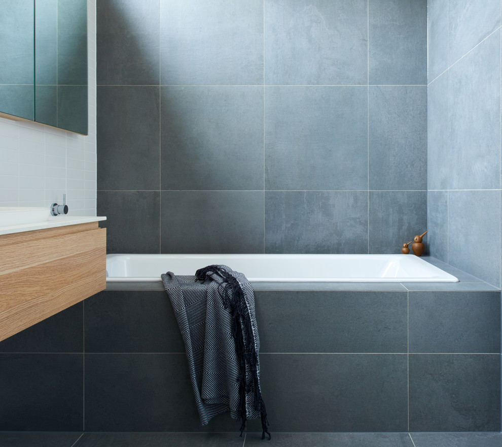 Inspiration for a contemporary bathroom in Melbourne.