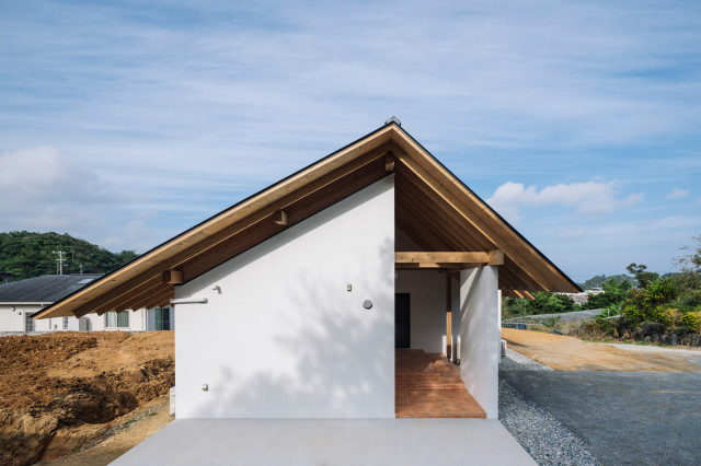 ナキジンのいえ moderno-fachada