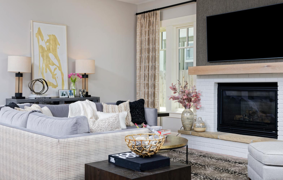 На фото: парадная, изолированная гостиная комната среднего размера в современном стиле с серыми стенами, паркетным полом среднего тона, стандартным камином, фасадом камина из металла и телевизором на стене с
