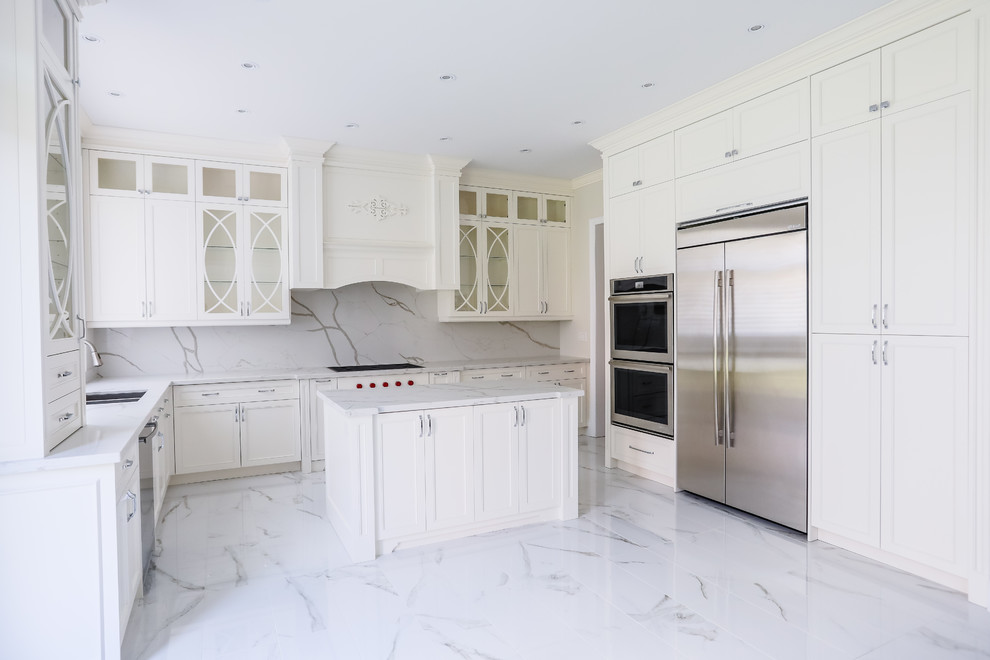 Inspiration for a transitional home design remodel in Toronto