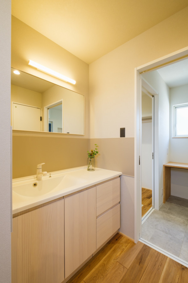 Design ideas for a cloakroom in Kyoto with white cabinets, medium hardwood flooring and white worktops.