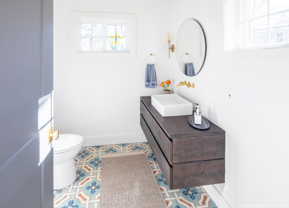 This is an example of a contemporary bathroom in Providence.