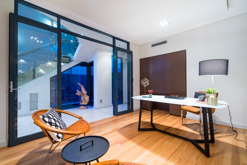 Contemporary home office in Perth.