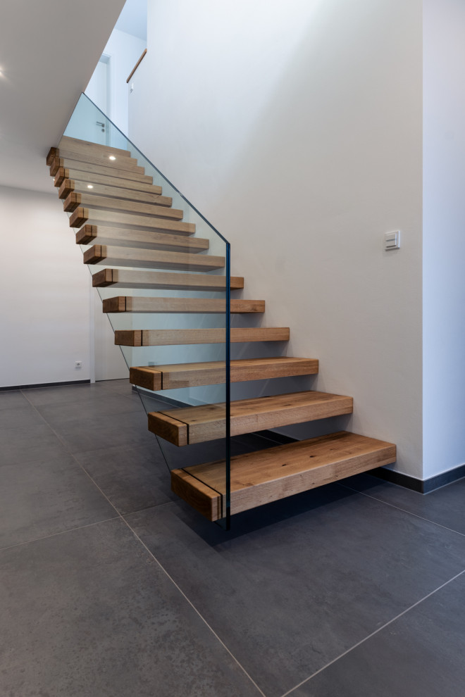 Moderne Treppe in Sonstige