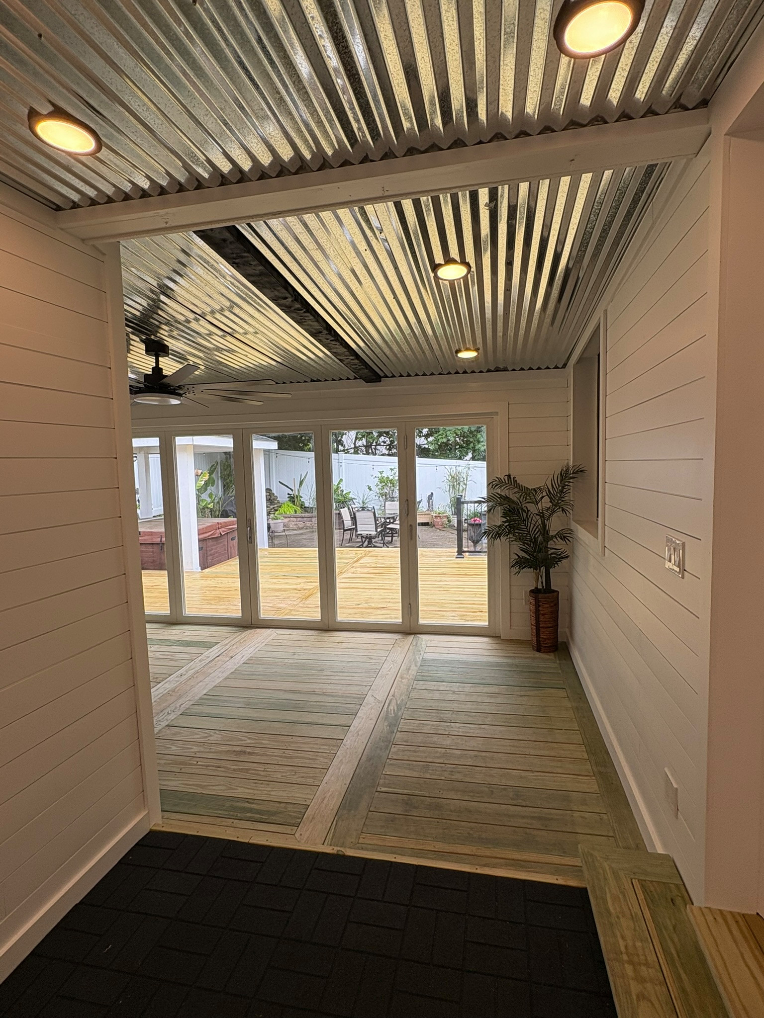 3 Seasons Room and Deck