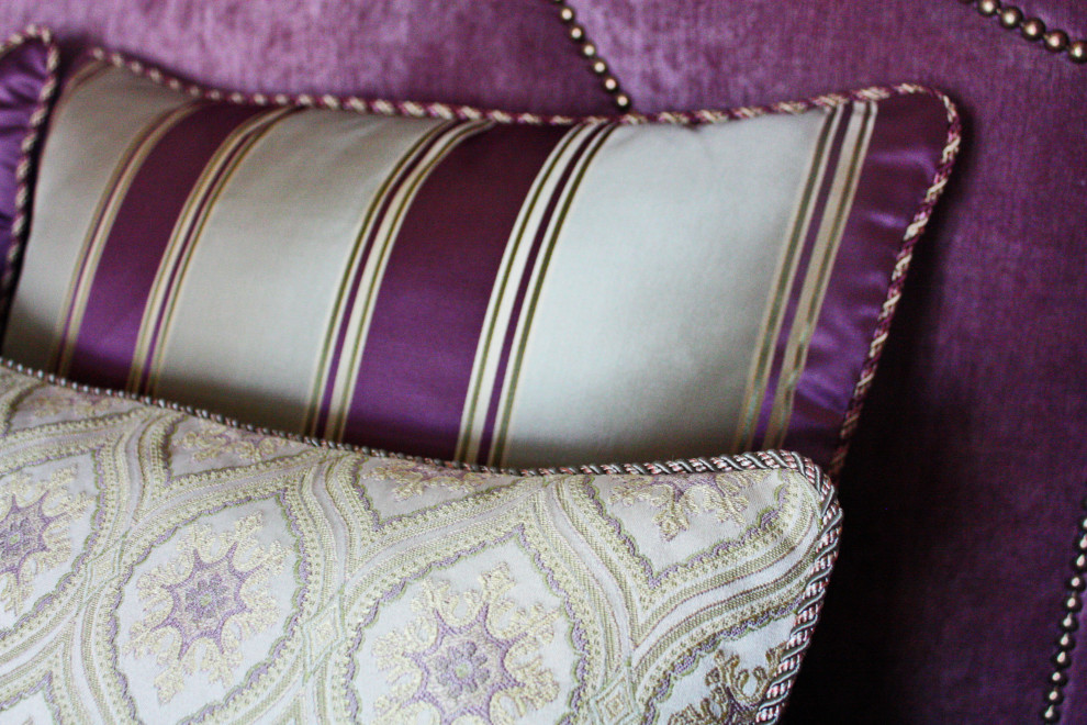 Спальни: оформление кроватей, декоративные покрывала, валики, подушки