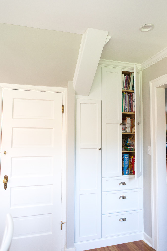 Inspiration for a small transitional light wood floor kitchen remodel with an undermount sink, shaker cabinets, white cabinets, quartz countertops, white backsplash, porcelain backsplash, stainless steel appliances and a peninsula