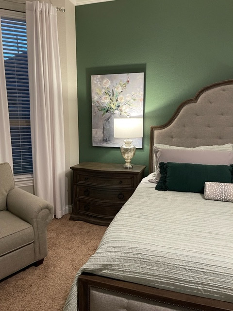 Large transitional home design photo in Houston