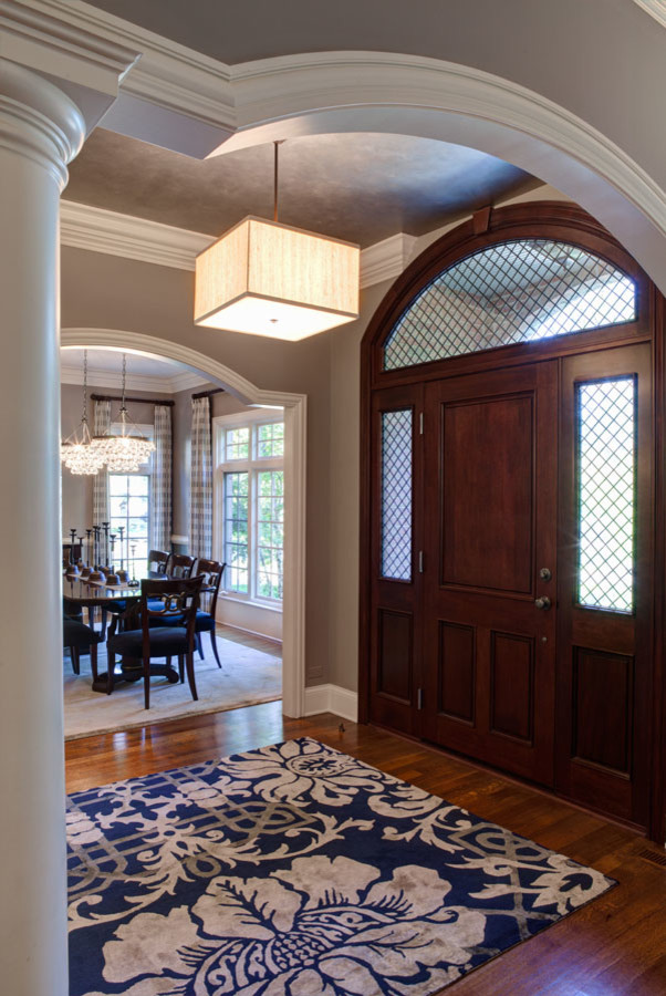 Example of a transitional entryway design in Chicago