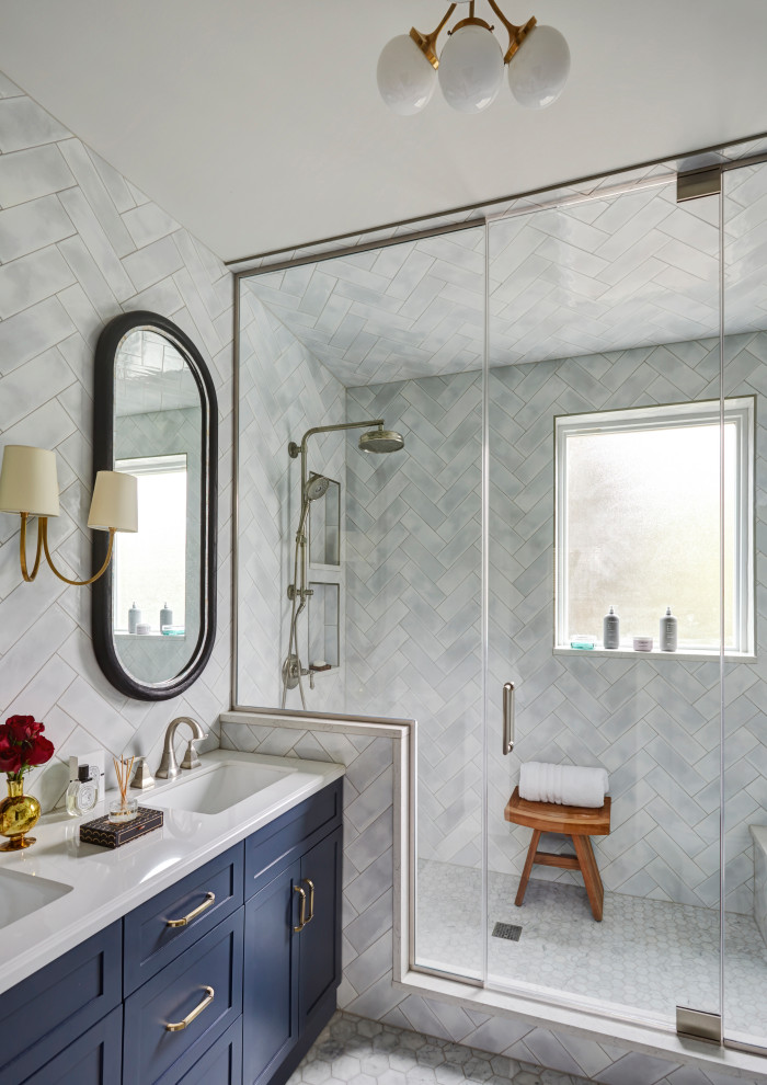 Inspiration for a modern bathroom remodel in Chicago