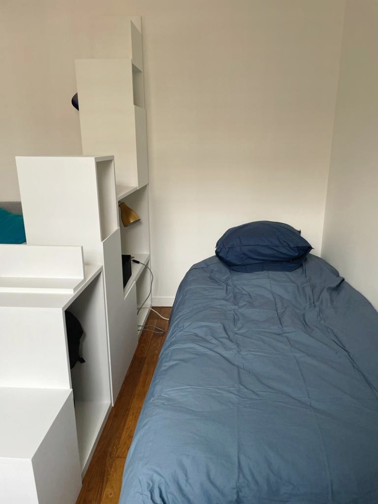 Création d'un meuble de séparation avec rangements sur mesures.