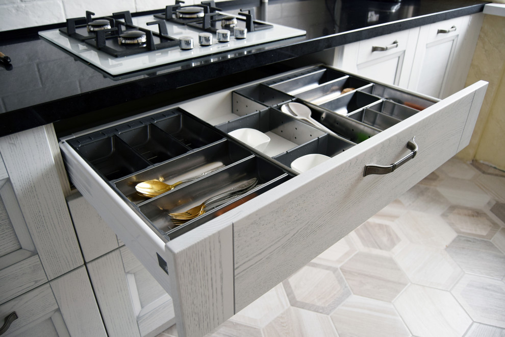 Кухня с фасадами из массива ясеня