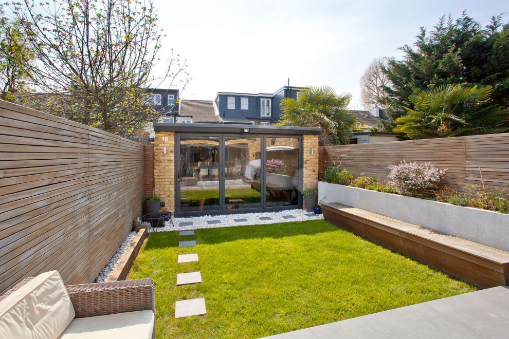 Design ideas for a contemporary garden in Hampshire.