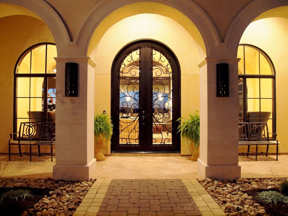 Inspiration for a transitional patio remodel in Austin