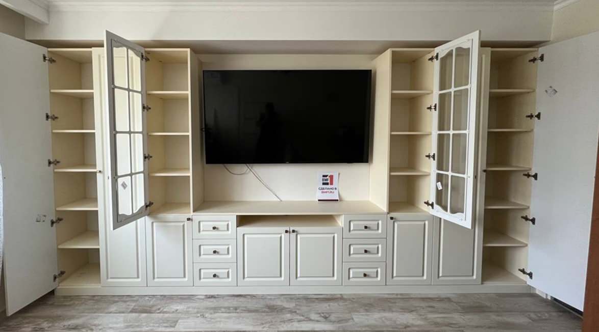 Шкаф в гостиную