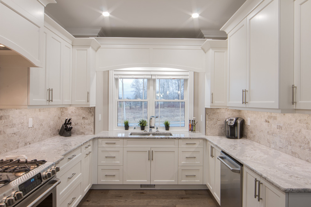 Kitchen - transitional u-shaped kitchen idea in Toronto with white cabinets, quartz countertops and gray backsplash