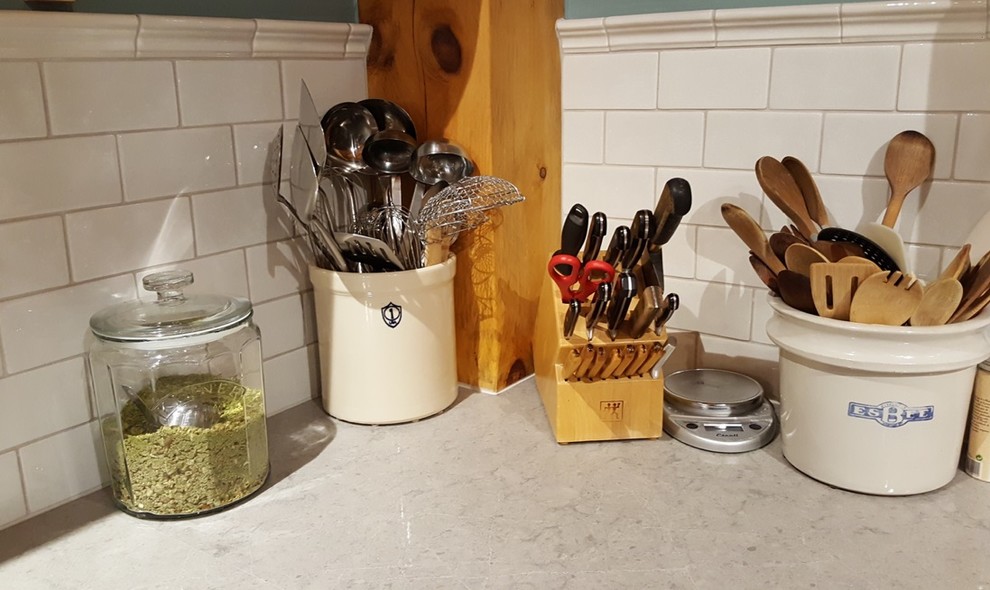 Inspiration for a mid-sized rustic u-shaped terra-cotta tile and beige floor eat-in kitchen remodel with an undermount sink, shaker cabinets, light wood cabinets, quartz countertops, white backsplash, subway tile backsplash, stainless steel appliances, a peninsula and gray countertops