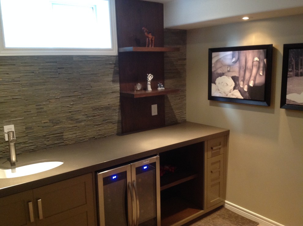 Example of a minimalist basement design in Toronto