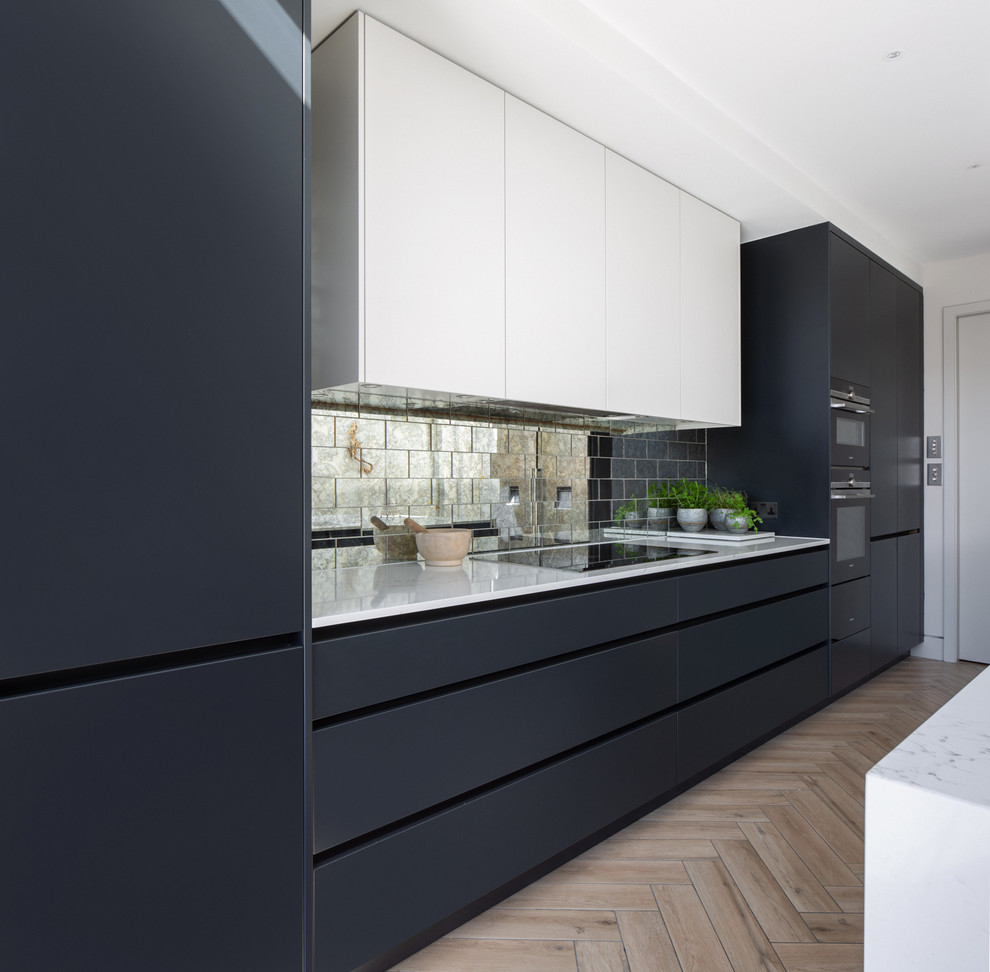 Inspiration for a mid-sized modern kitchen in London.
