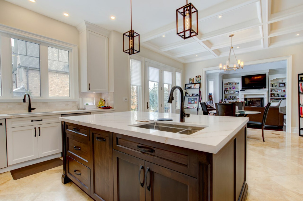 Kitchen - transitional kitchen idea in Toronto