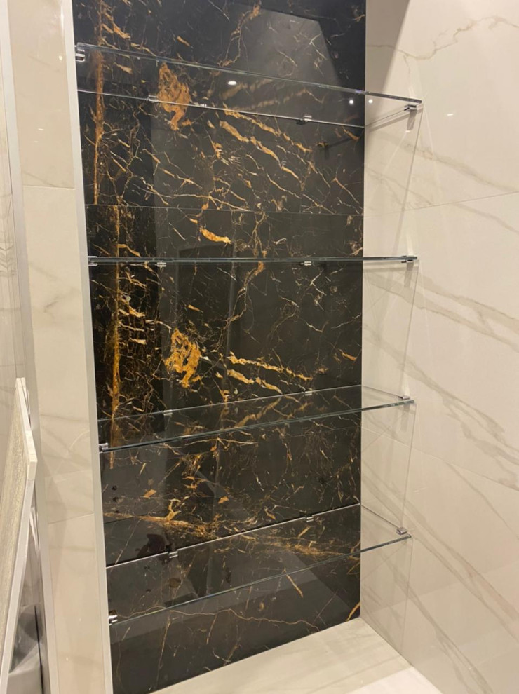 Стеклянные полочки в ванную