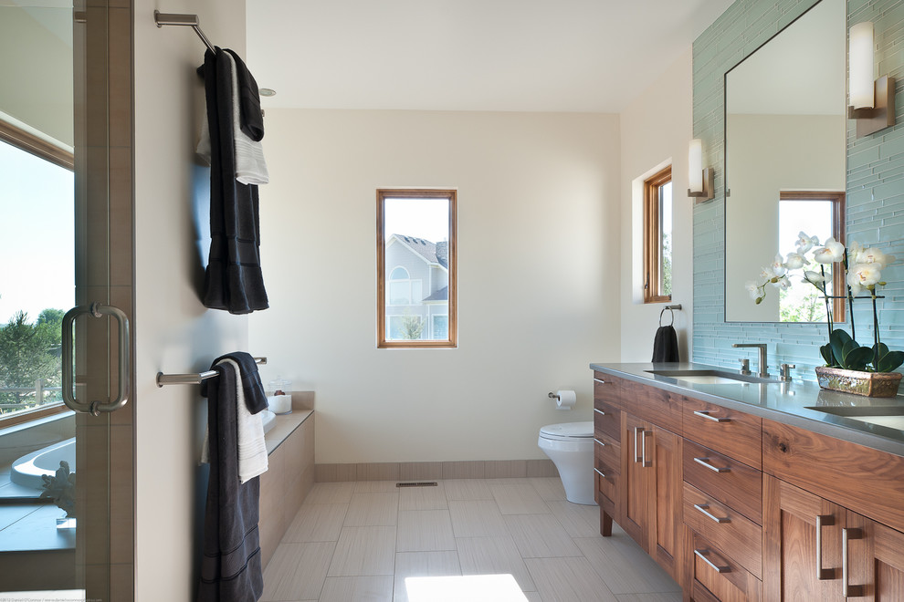 Bathroom - bathroom idea in Denver