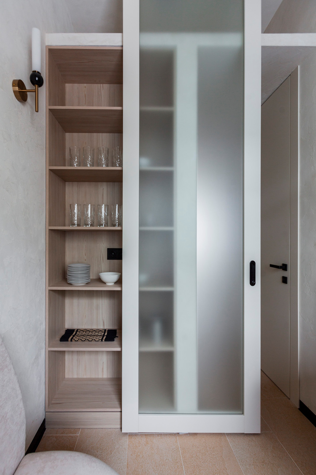 Добрая квартира - интерьер 49м² в доме XIX века