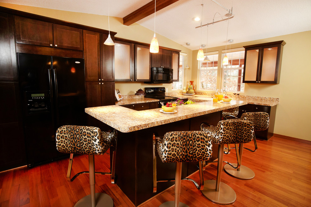 Kitchen - transitional kitchen idea in Minneapolis