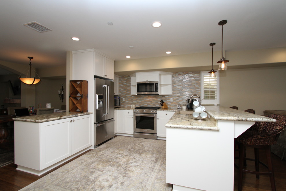Inspiration for a transitional kitchen remodel in Los Angeles