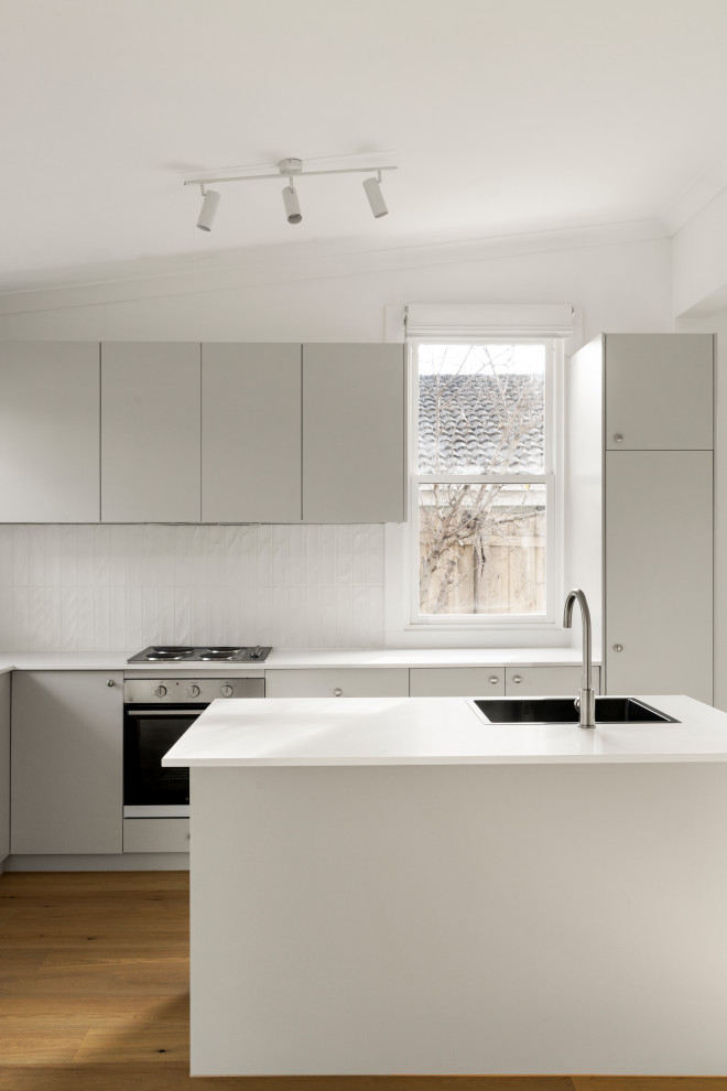 Geelong, VIC Modern Kitchen