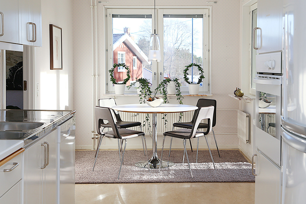 This is an example of a traditional dining room in Stockholm.