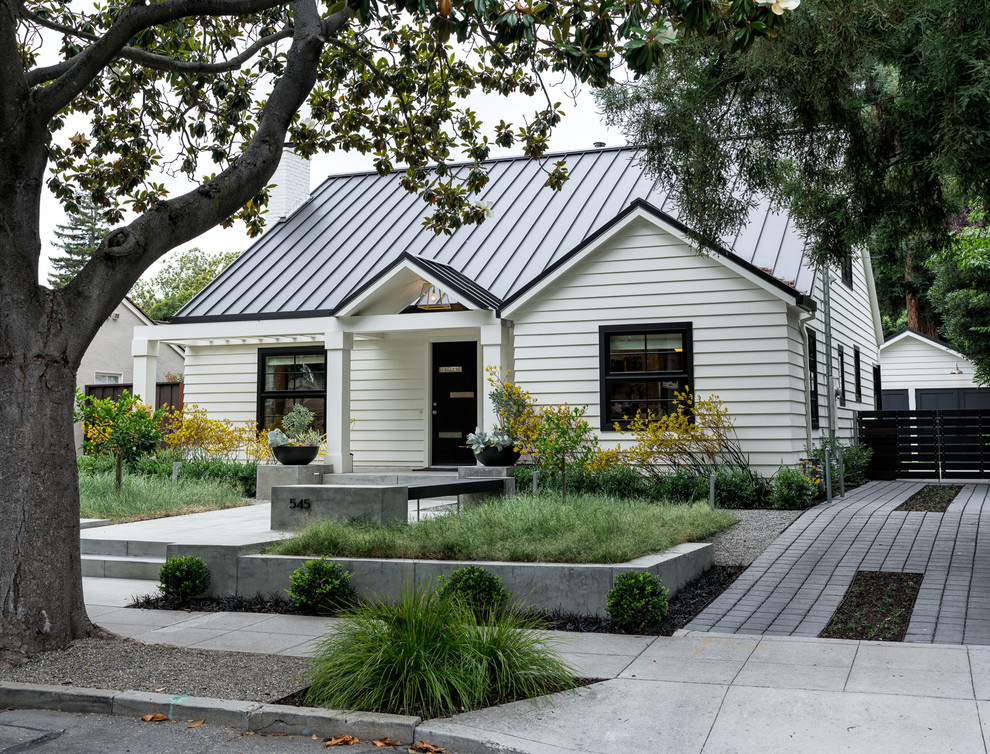 Photo of a contemporary front yard driveway in San Francisco with concrete pavers.