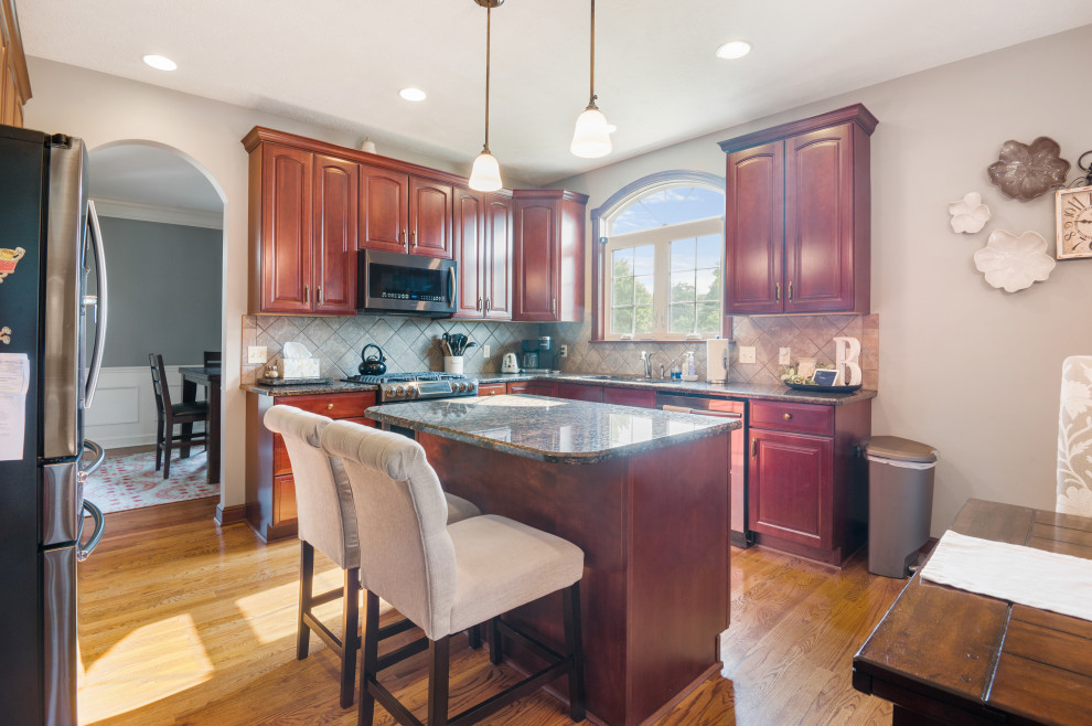 Example of a large transitional home design design in Cleveland