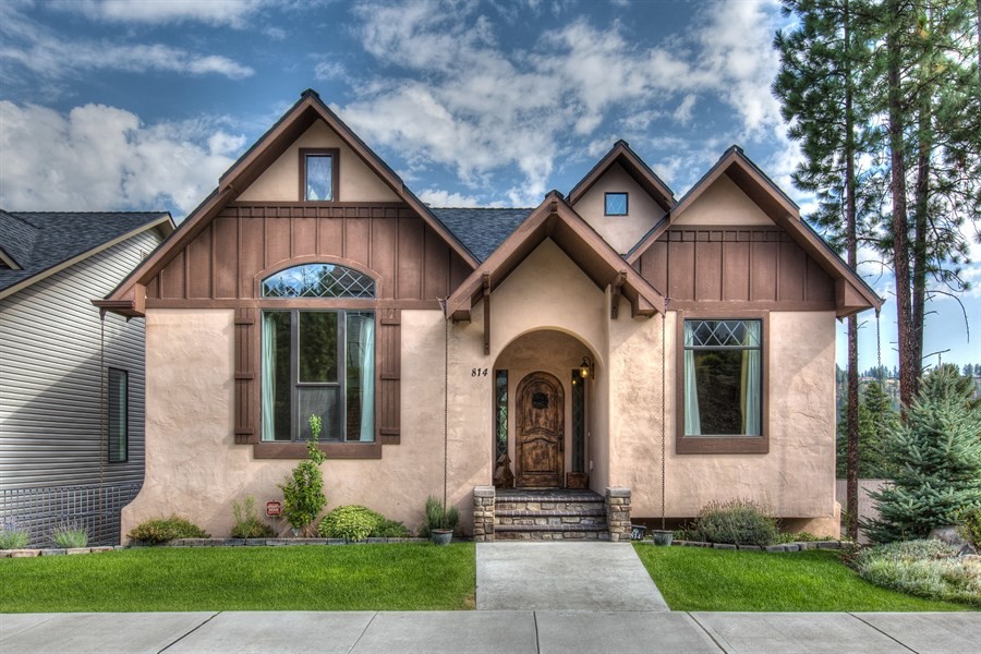 This is an example of an eclectic one-storey stucco exterior in Seattle.