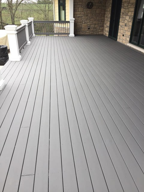 Example of a transitional deck design in Louisville