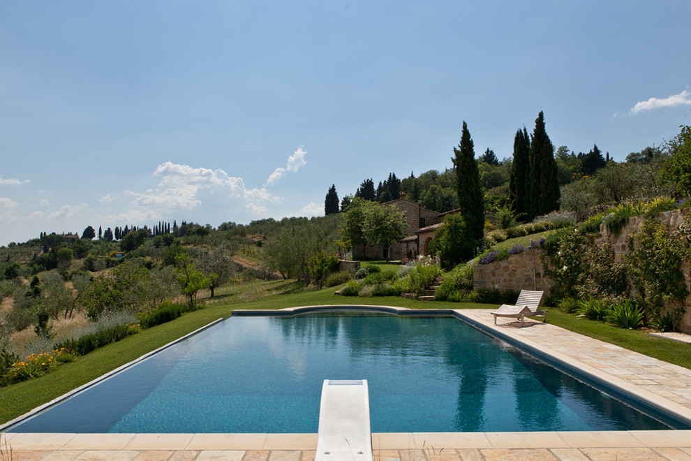 Inspiration for a country pool in Florence.