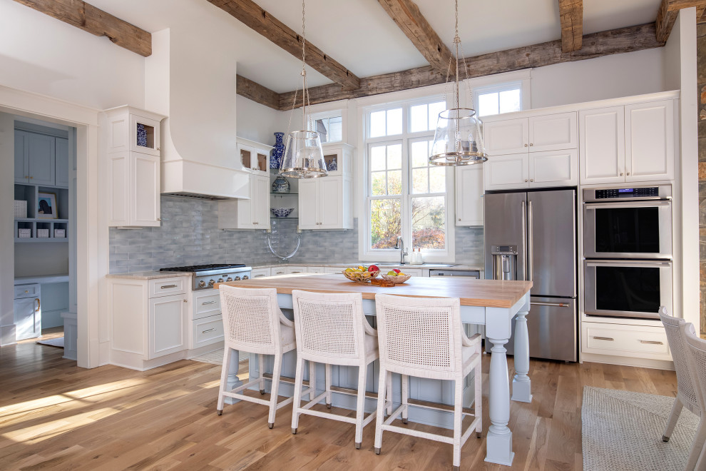 Transitional kitchen photo in Raleigh