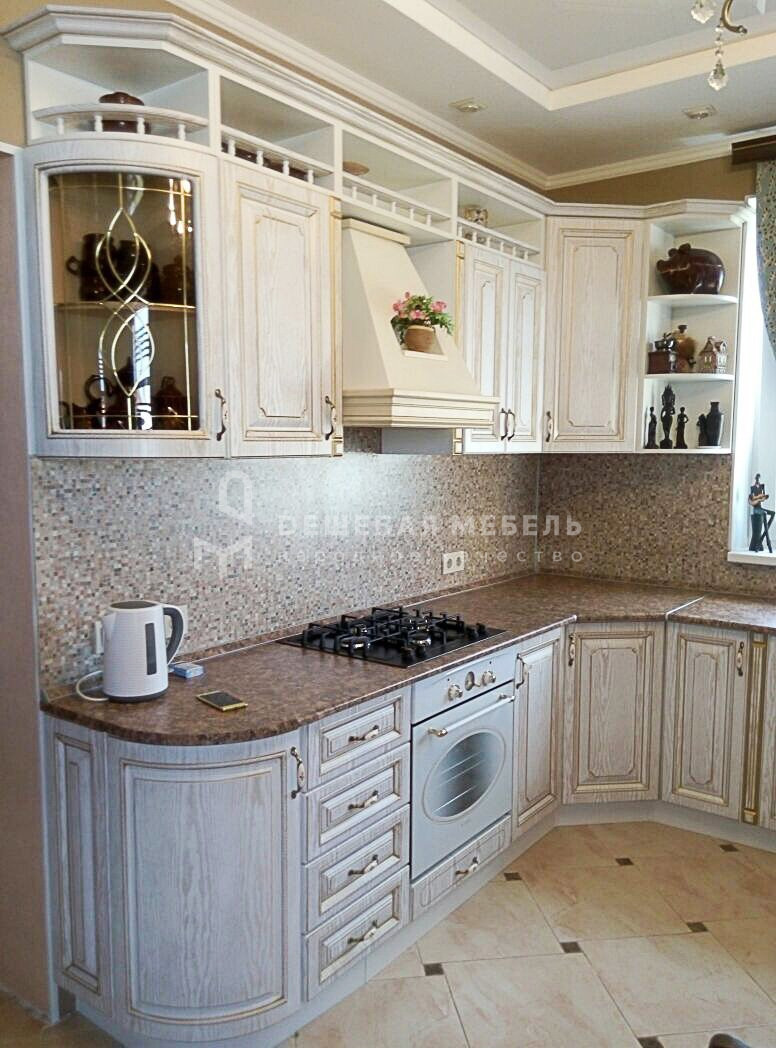 Угловая кухня "Традиция арт.44" с золотой патиной