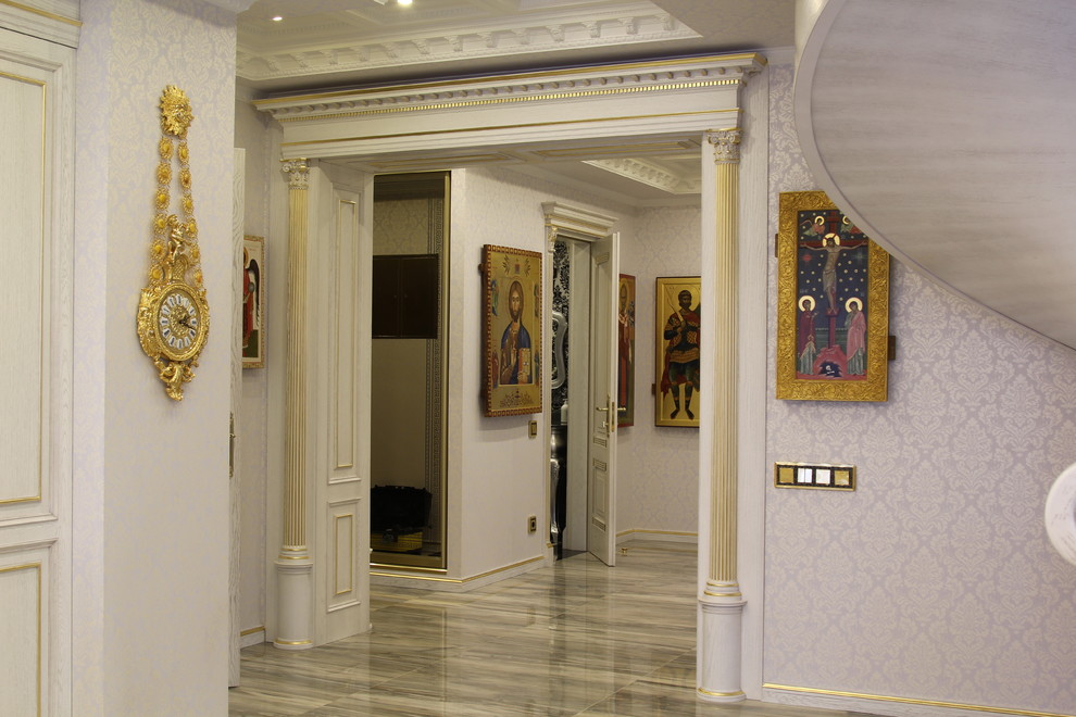 Двухэтажная квартира в Павловске. От классики до первобытного.