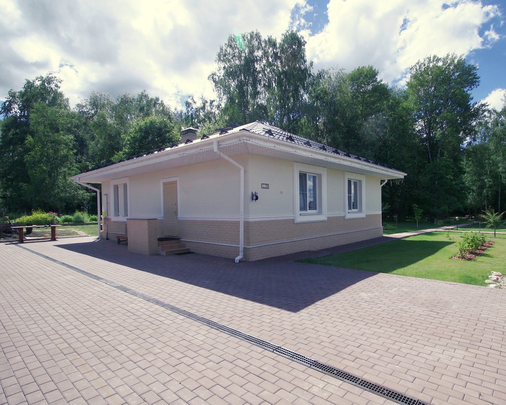 Архитектурный ансамбль из трех домов