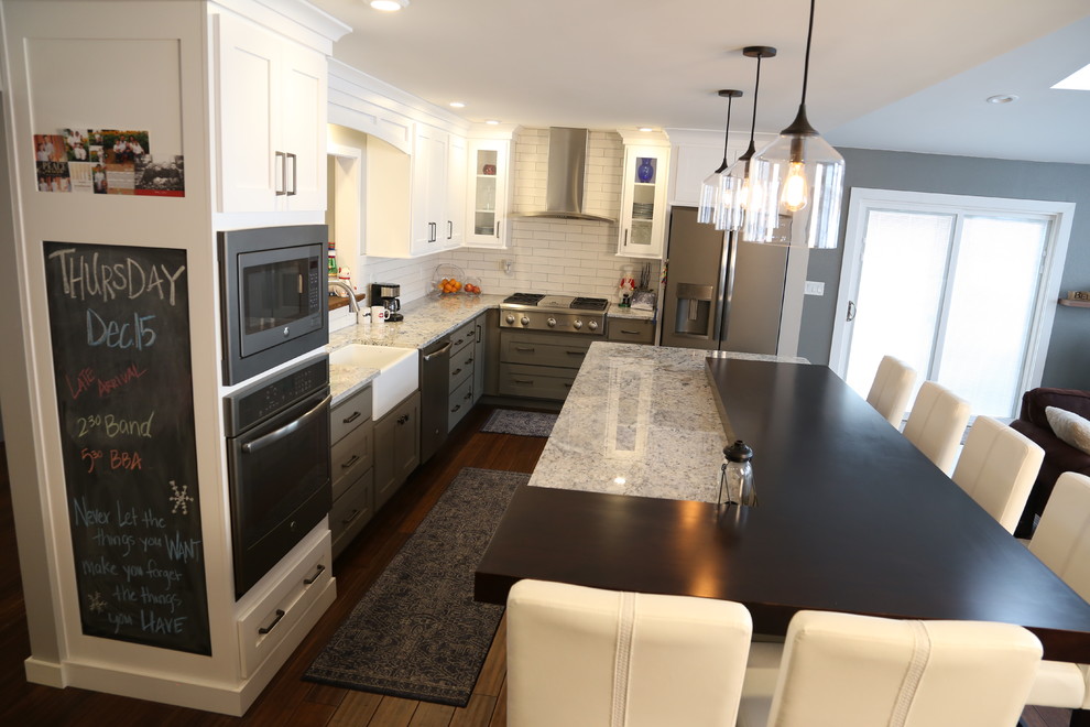 Example of a transitional home design design in Cedar Rapids