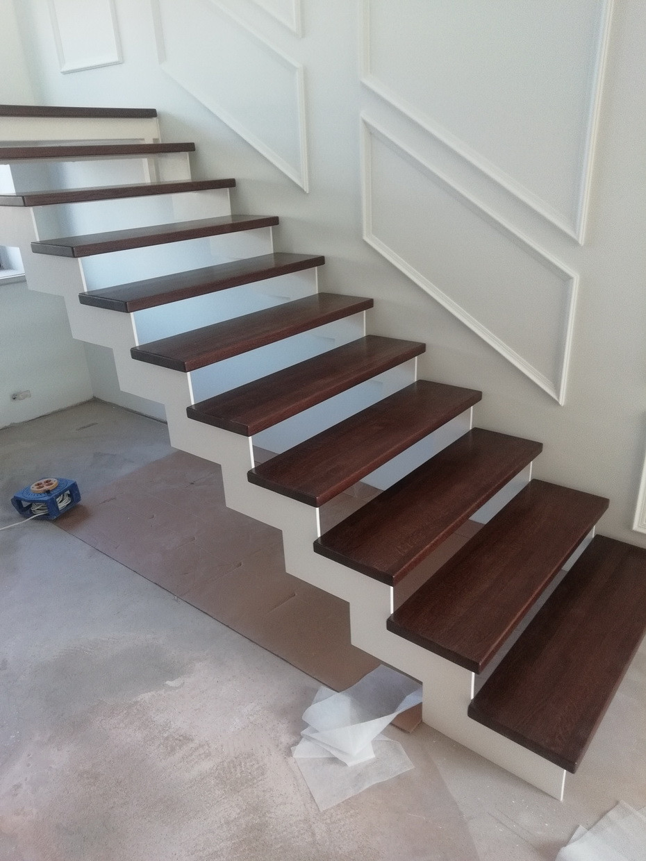 Лестница на Z-образных косоурах (2019)