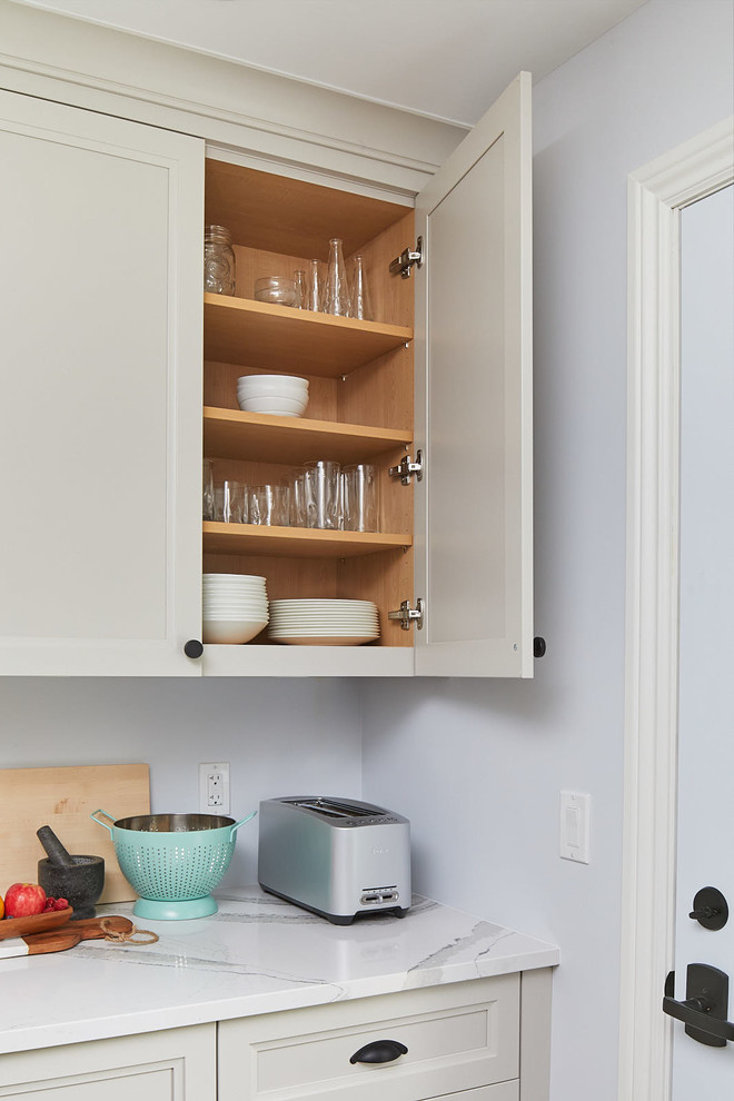 Example of a transitional kitchen design in Toronto
